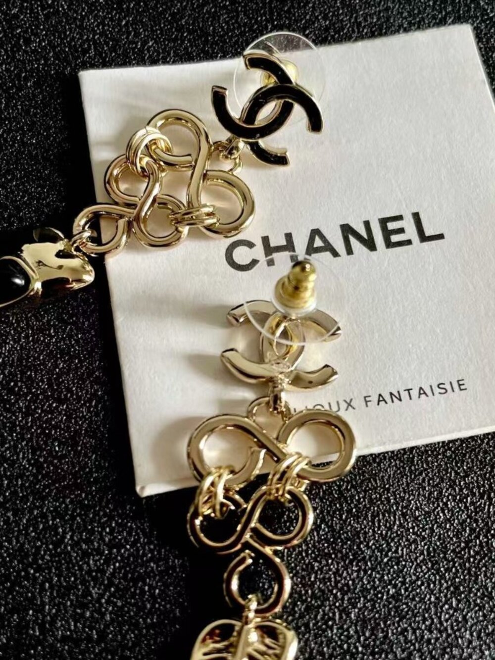 CHANEL earring - Picture 2 of 5
